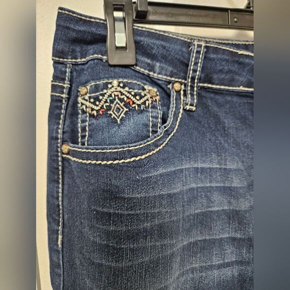 New Directions Weekend Jeans Women's 10 (31x22.5) Capris Mid-Rise Embroidered - Picture 5 of 10